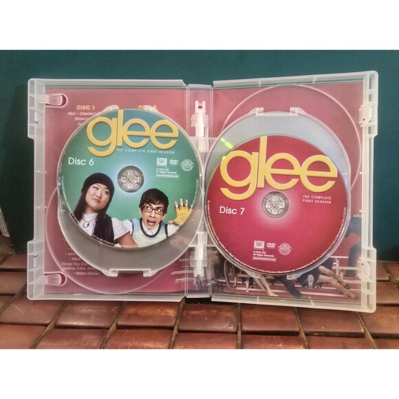 Glee: The Complete First Season 8 Disc DVD Set Target Exclusive Bonus Disc - Picture 6 of 7